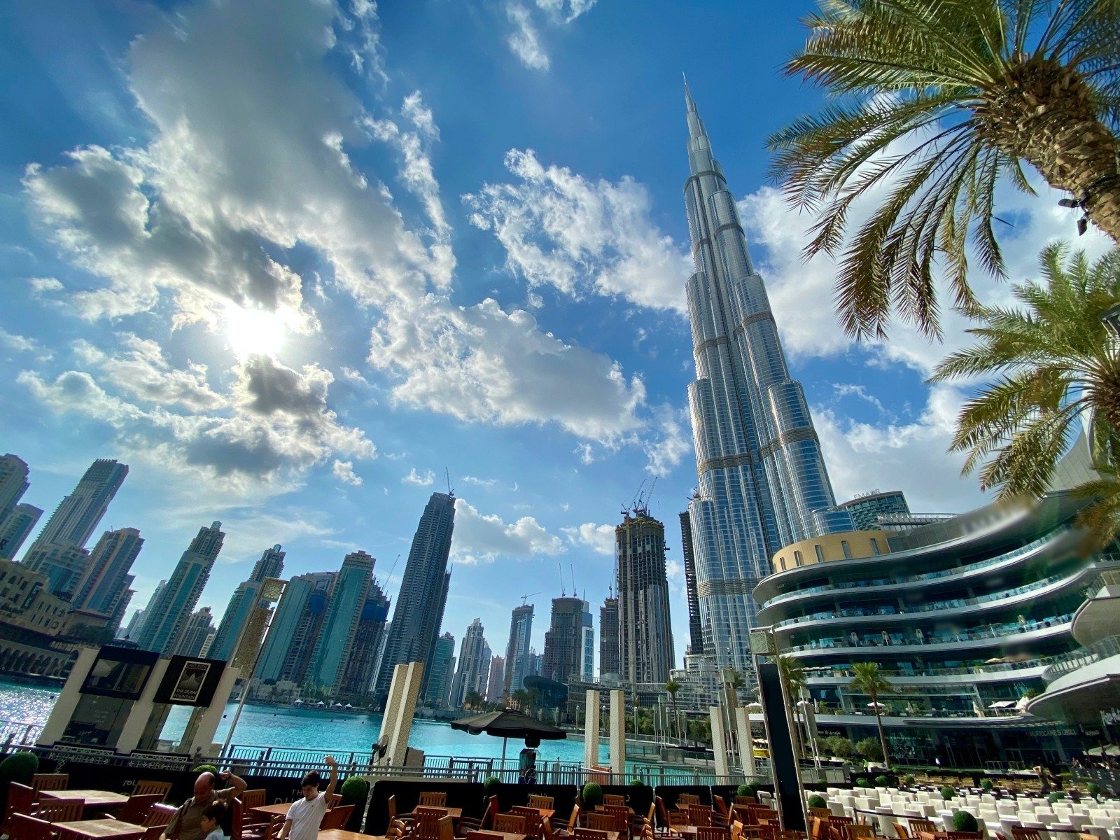 Trafic aerian suspendat la Dubai după un atac cu dronă