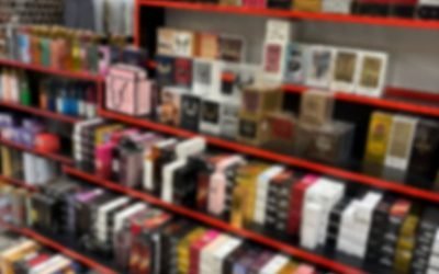 Percheziții ample în București și Ilfov: Afacere cu parfumuri contrafăcute, investigată de polițiști Polițiștii Direcției de Investigare a Criminalității Economice – I.G.P.R., sub coordonarea unui procuror de la Parchetul de pe lângă Judecătoria Sectorului 5, au desfășurat luni o serie de percheziții în București și județul Ilfov