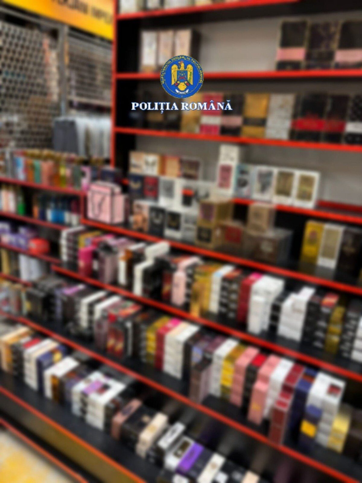 Percheziții ample în București și Ilfov: Afacere cu parfumuri contrafăcute, investigată de polițiști Polițiștii Direcției de Investigare a Criminalității Economice – I.G.P.R., sub coordonarea unui procuror de la Parchetul de pe lângă Judecătoria Sectorului 5, au desfășurat luni o serie de percheziții în București și județul Ilfov