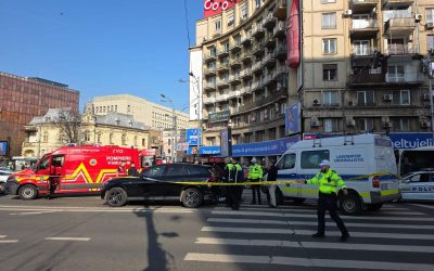 O femeie este în stare critică, după ce a fost victima unui accident rutier în Piața Romană din București