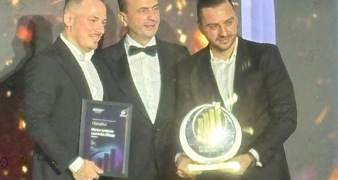 Bible Chat, start-up-ul românesc care vrea să cucerească lumea cu o aplicație de „salvare” digitală Laurențiu Bălaşa, fondatorul Bible Chat, a câștigat anul acesta premiul „Entrepreneur of the Year” în cadrul Galei EY, un eveniment ce recompensează cei mai buni antreprenori din România