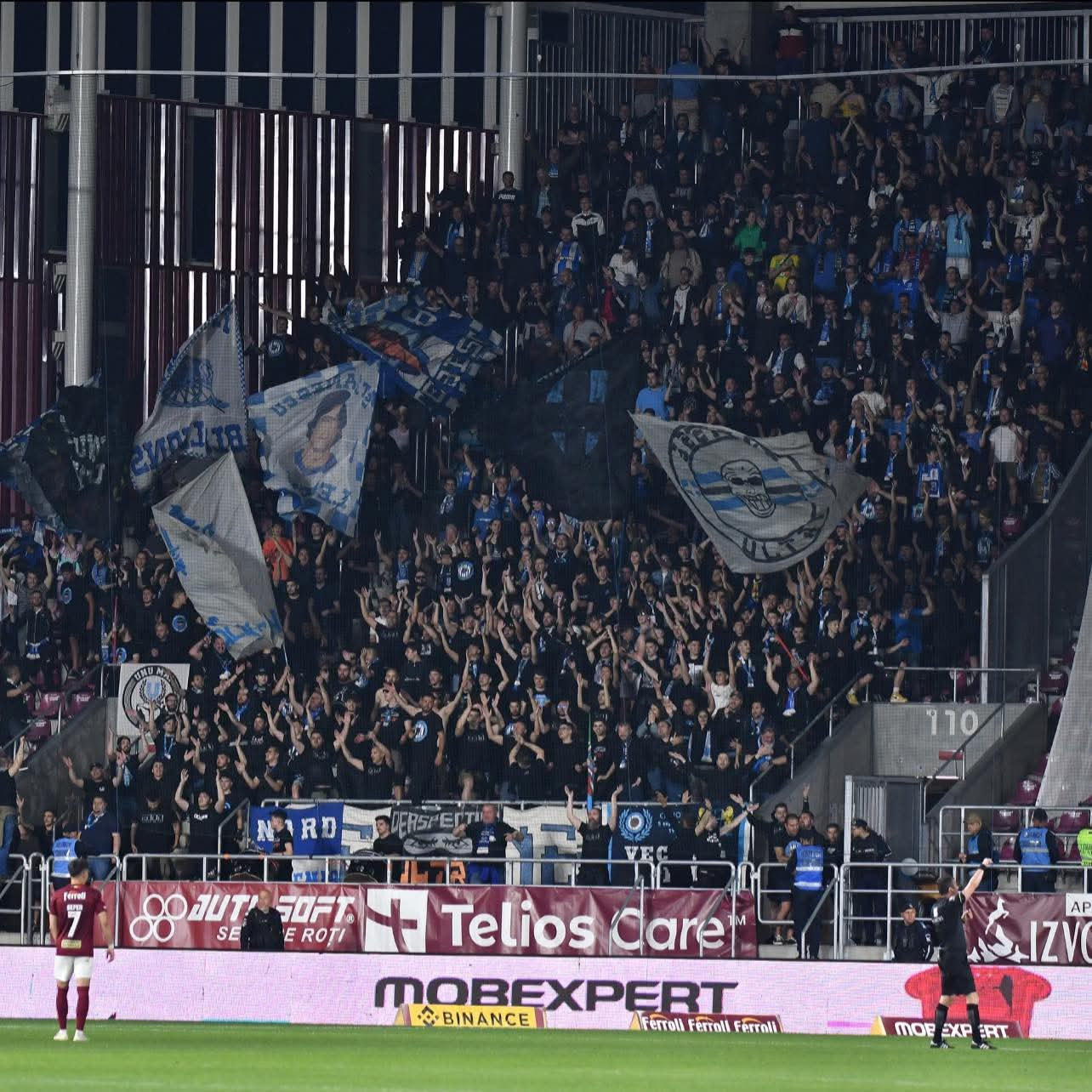 Universitatea Craiova, favorită la titlu, atrage atenția înaintea duelului cu Rapid Universitatea Craiova pare să aibă un avans considerabil în SuperLiga, fiind sigură de primul loc la finalul sezonului regulat