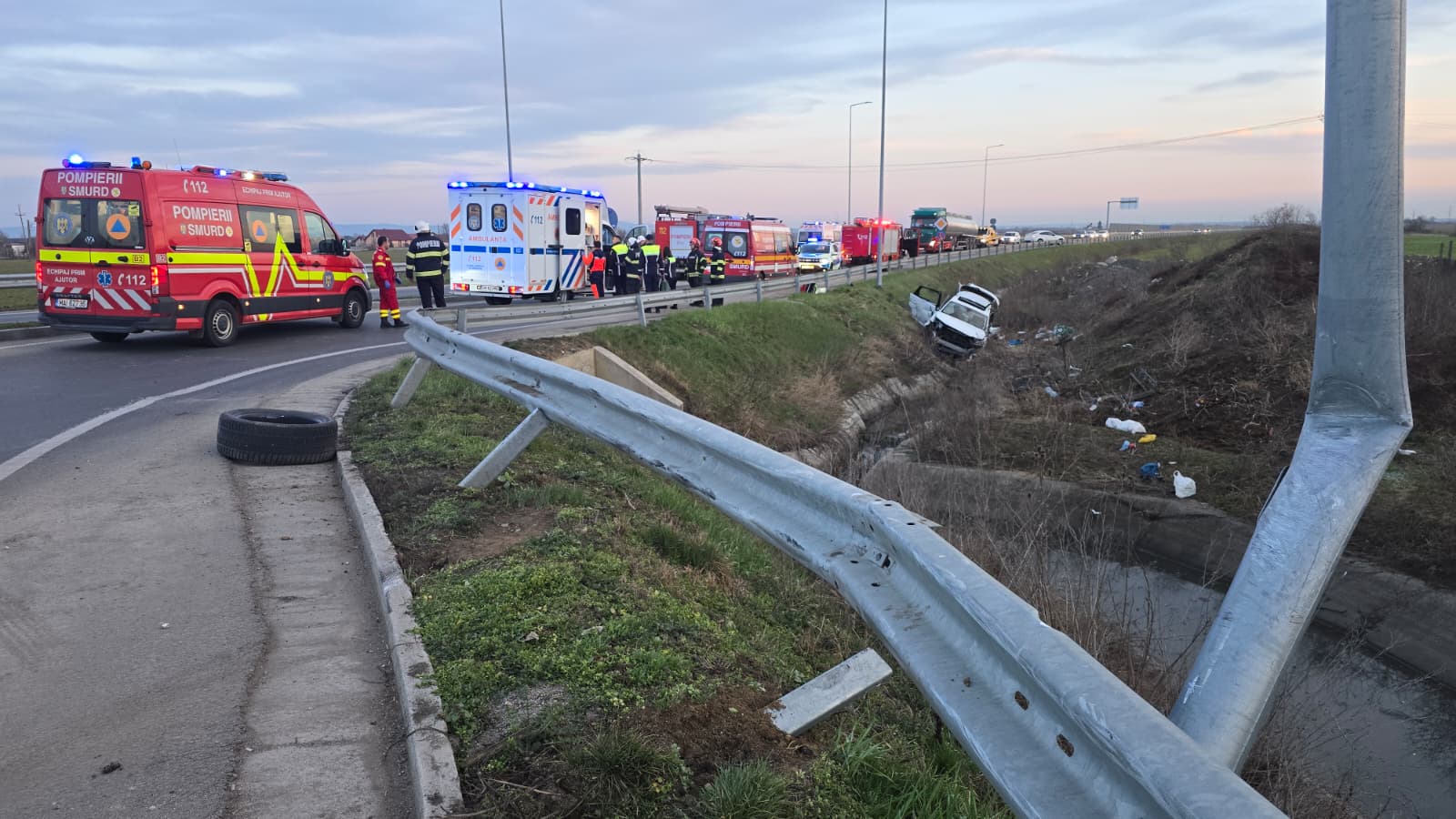 Doi răniți grav, încarcerați, după accident lângă Satu Mare