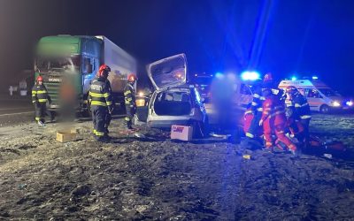 Accident grav în Prahova: Un copil a decedat în urma coliziunii dintre o mașină și un TIR Un accident rutier grav a avut loc pe Drumul Național 1B, în comuna Ceptura, județul Prahova, unde o mașină și un TIR încărcat cu paleți au intrat în coliziune