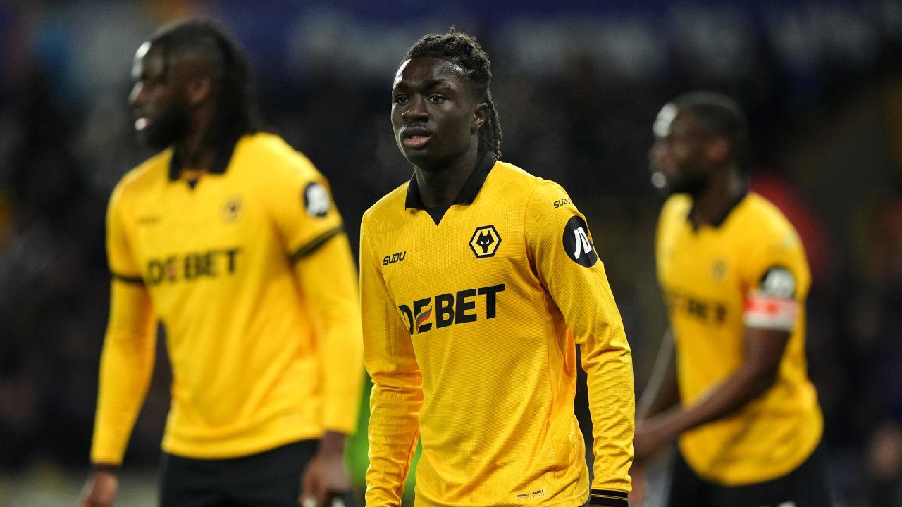 Brentford și Wolves: Un Duel Spectaculos, încheiat la Egalitate Meciul dintre Brentford și Wolverhampton, disputat în cadrul etapei a 30-a din Premier League, s-a încheiat la egalitate, scor 2-2