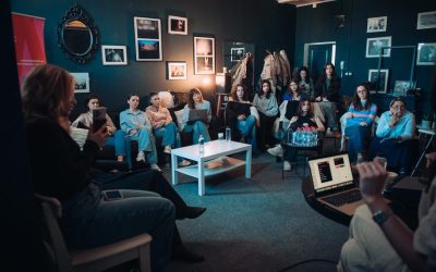 Program de mentorat pentru femei în industria muzicală, cu înscrieri deschise până pe 10 aprilie Cea de-a șasea ediție a programului de mentorat „Women in Music” din România își deschide porțile pentru înscrieri, oferind un sprijin important femeilor care își construiesc o carieră în industria muzicală