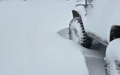 Circulația restricționată pe drumul spre Vârful lui Roman din cauza vremii nefavorabile Autoritățile din județul Vâlcea au impus restricții de circulație pe drumul de acces spre Vârful lui Roman, situat în zona turistică Horezu