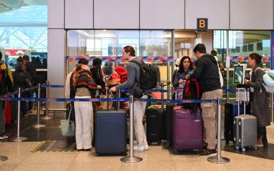 Agențiile de turism, sfaturi pentru românii cu vacanțe în zone de conflict Criza din Orientul Mijlociu pune sub semnul întrebării vacanțele românilor planificate în regiune