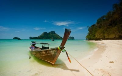 Cât costă o vacanță în Thailanda: ghid practic pentru turiști Thailanda, o destinație exotică și totodată populară pentru vacanțe, atrage anual numeroși turiști datorită plajelor sale spectaculoase, a prețurilor accesibile și a culturii sale fascinante