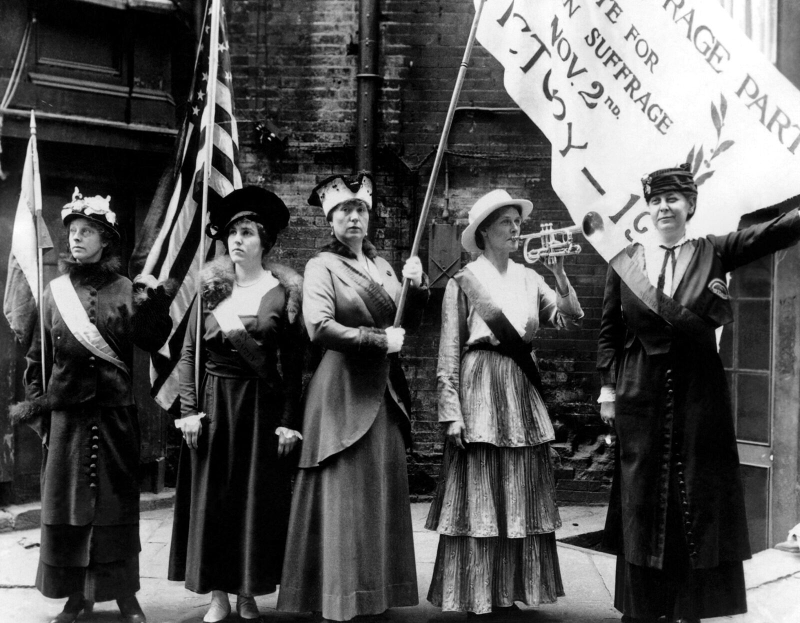 8 martie: De la revendicări la celebrarea feminității Ziua Internațională a Femeii, marcată în fiecare an pe 8 martie, își are rădăcinile în mișcările sociale pentru drepturile femeilor, dar a evoluat de-a lungul timpului spre o celebrare a feminității la nivel global