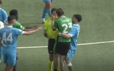 Troy Tomșa, fotbalistul român de la Sassuolo, a atacat arbitrul după un meci cu Napoli Mijlocașul român Troy Tomșa, legitimat la echipa U20 a celor de la Sassuolo, a fost protagonistul unui incident neobișnuit în meciul cu Napoli, pierdut de echipa sa cu 2-5