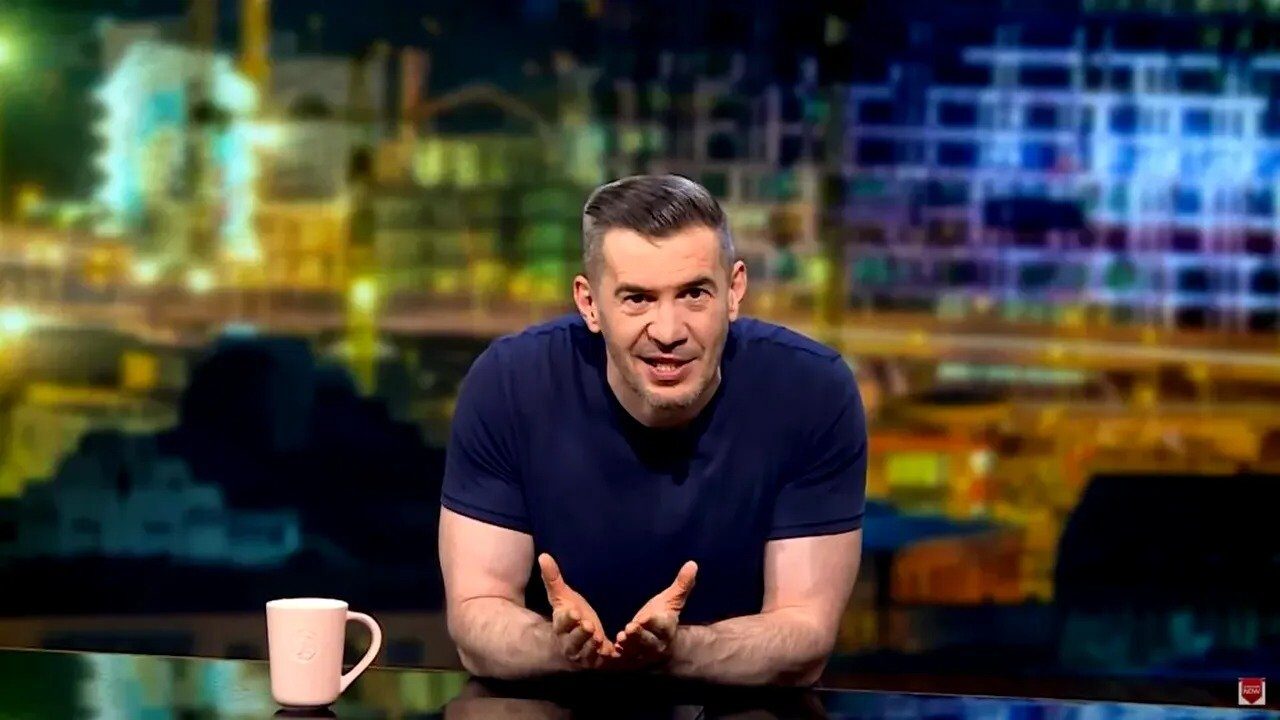 „Starea Nației” ar putea reveni pe micul ecran: Dragoș Pătraru negociază cu TVR Emisiunea „Starea Nației”, realizată de jurnalistul Dragoș Pătraru, se află în negocieri pentru o posibilă revenire pe micul ecran, de data aceasta pe TVR1
