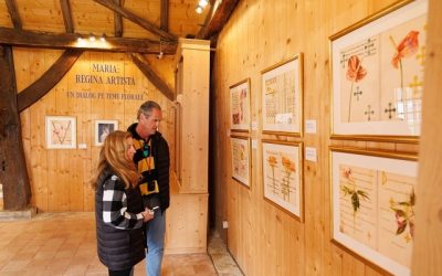 Expoziție florală la Viscri, la Casa Regelui Charles, despre Regina Maria