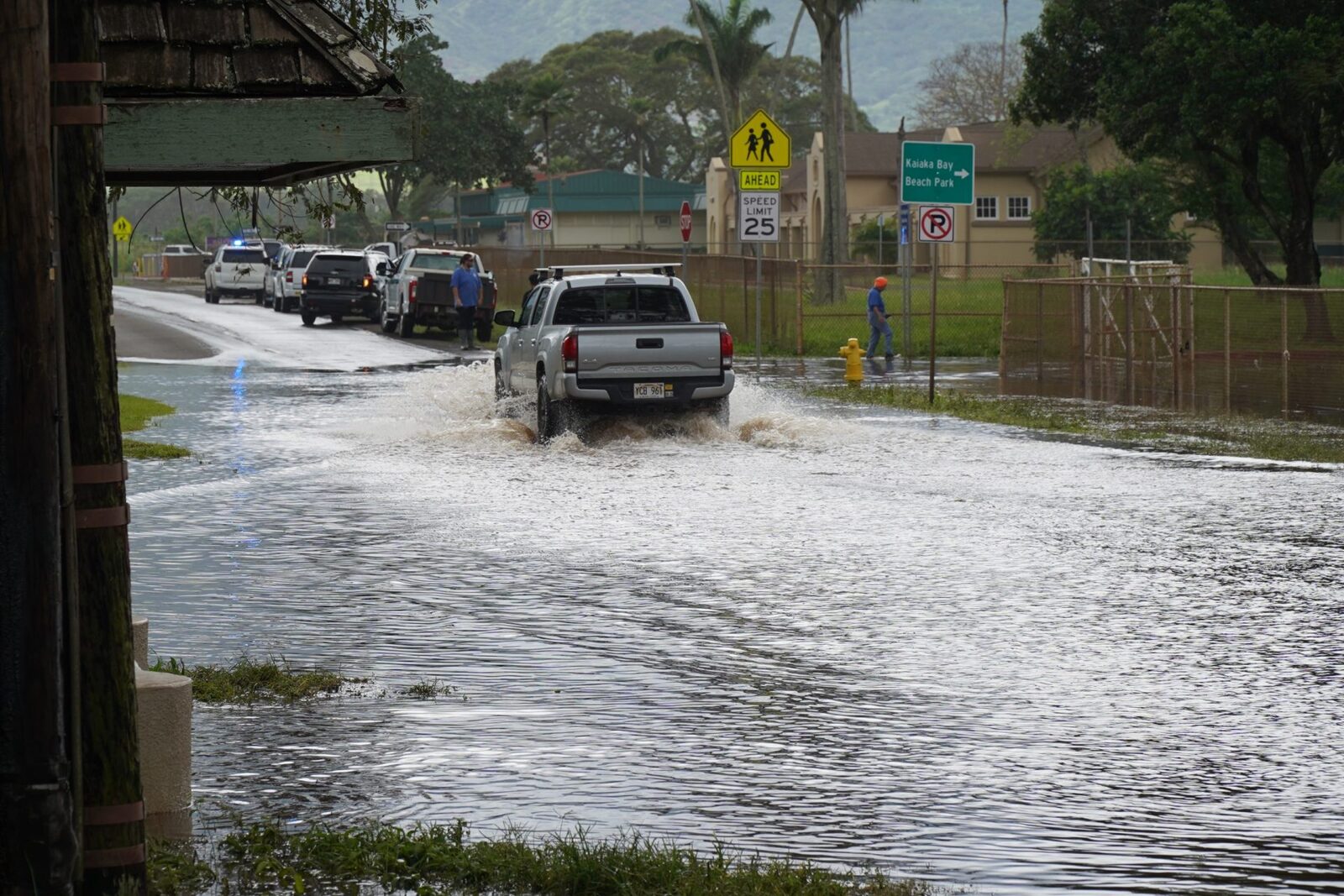 Oʻahu se pregătește pentru o nouă furtună puternică, locuitorii sunt sfătuiți să ia măsuri HONOLULU – Insula Oʻahu se confruntă cu posibilitatea unei a treia furtuni puternice în decursul acestei săptămâni, după ce a trecut deja prin două astfel de evenimente