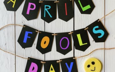 Ziua Păcălelilor, celebrată anual pe 1 aprilie, a devenit un fenomen global, cu o istorie controversată și multiple interpretări legate de origini