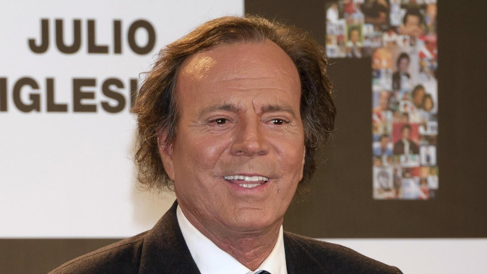 Acuzațiile împotriva lui JULIO IGLESIAS, privind exploatarea sexuală, respinse de justiție MADRID – Problemele legale ale celebrului cântăreț JULIO IGLESIAS par să se fi diminuat, cel puțin pentru moment