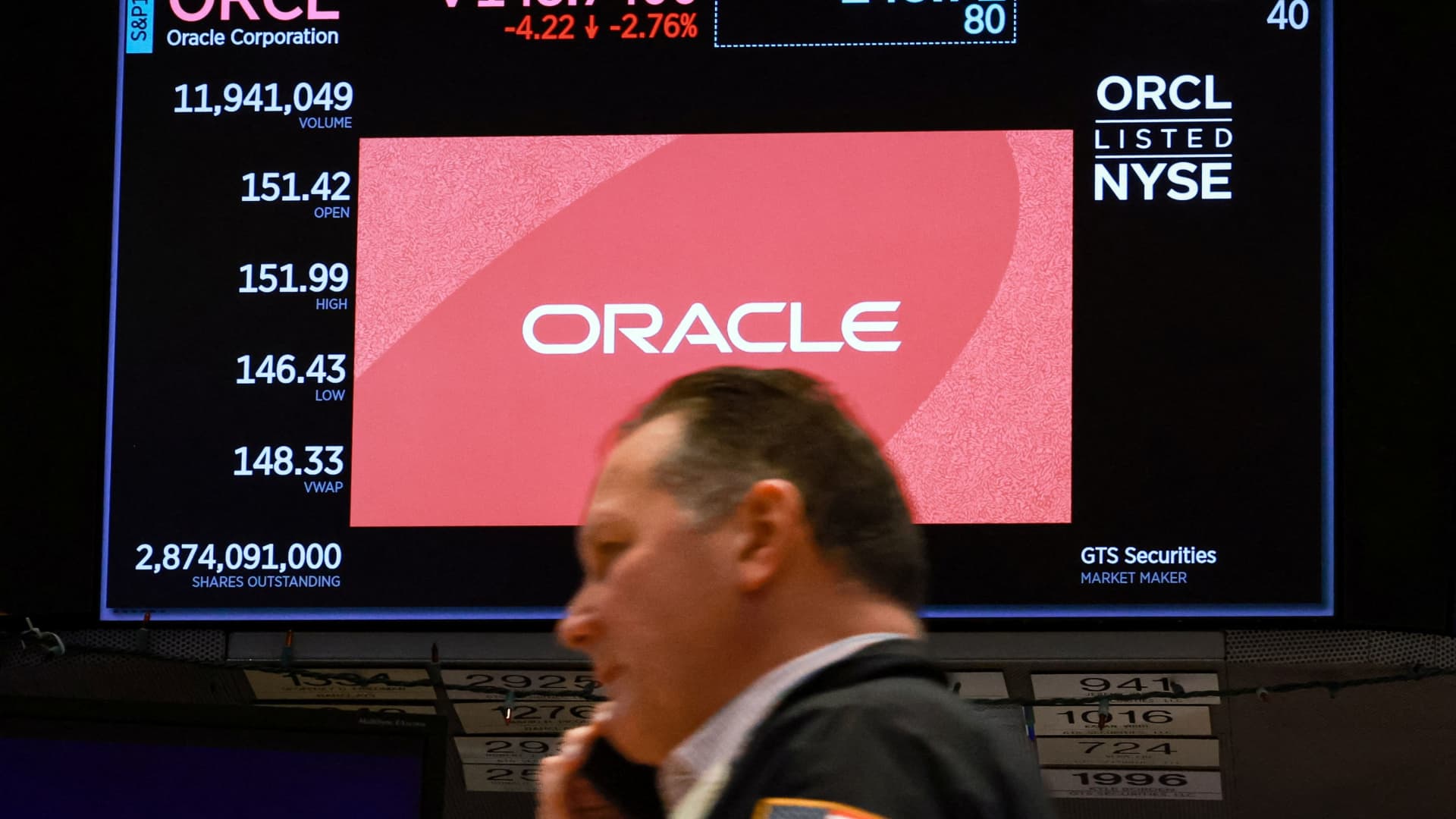Oracle reduce mii de locuri de muncă, pe fondul investițiilor masive în inteligența artificială Gigantul software Oracle a început să informeze angajații că va efectua concedieri masive, potrivit surselor CNBC