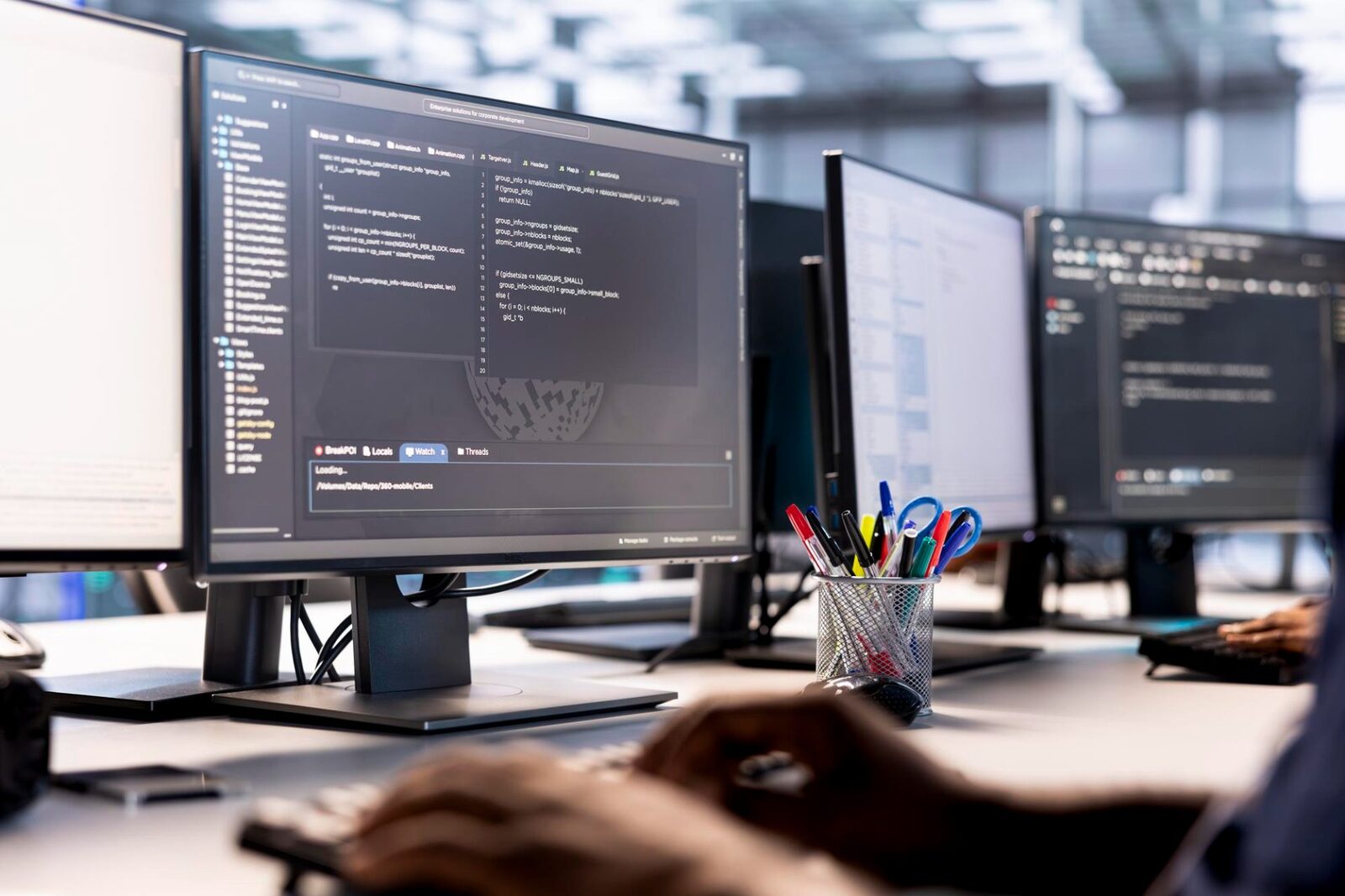 Industria tech, în criză: mii de concedieri și investiții masive în inteligența artificială Companiile din tehnologie traversează o perioadă de mari transformări, cu reduceri masive de personal și investiții accelerate în inteligența artificială (AI)