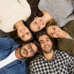 Cum se schimbă gașca de prieteni la maturitate? De ce se răresc rândurile?