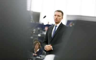 PNL: PSD ar prefera AUR la guvernare Conform europarlamentarului PNL, Siegfried Mureșan, PSD și-ar dori, de fapt, ca AUR să ajungă la guvernare