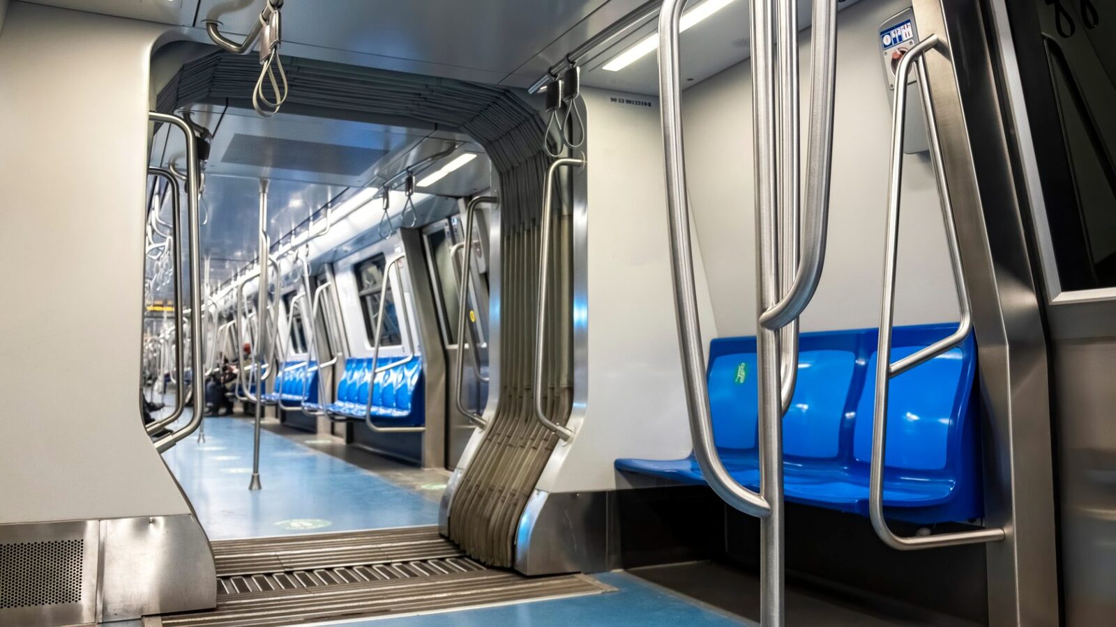 Bucureștenii ar putea plăti mai mult pentru transportul public decât locuitorii din Budapesta sau Praga, potrivit unei analize realizate de Club Feroviar