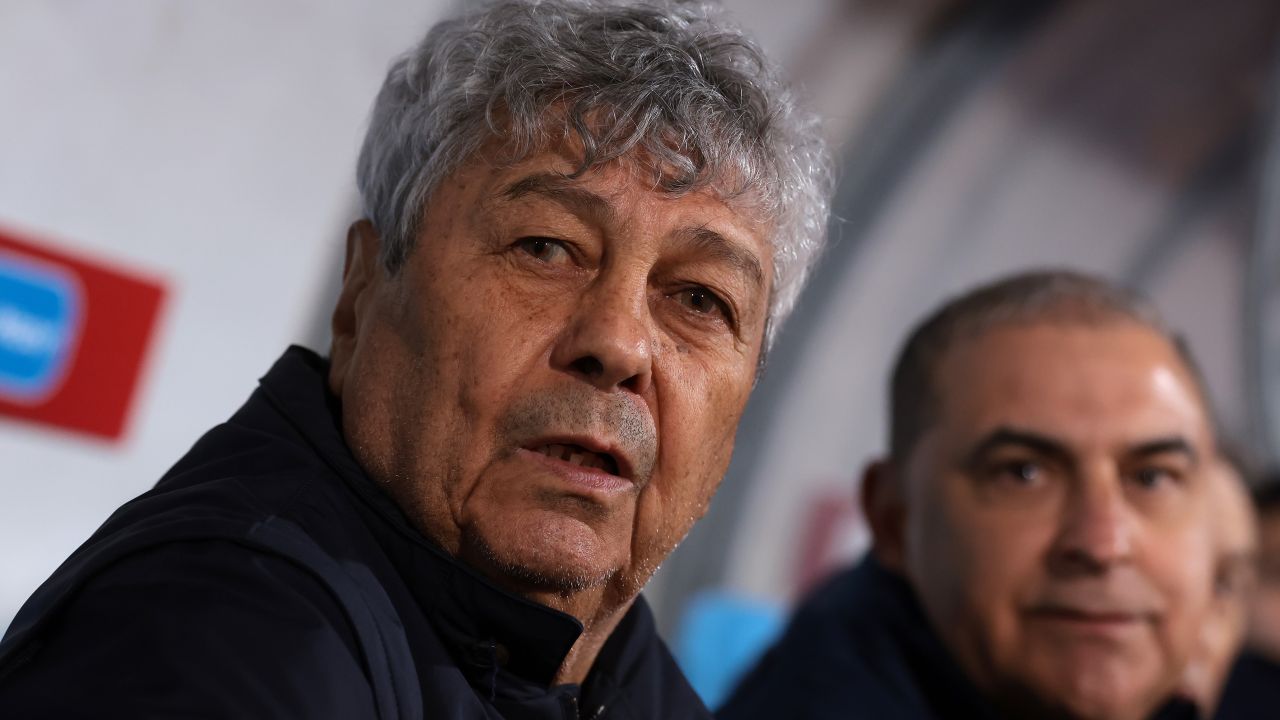 Mircea Lucescu, în stare critică la ATI: Se ia în calcul montarea unui sistem de asistență cardiacă Fostul selecționer al României, MIRCEA Lucescu, se află în stare critică la Terapie Intensivă (ATI), starea sa de sănătate deteriorându-se în ultimele 48 de ore