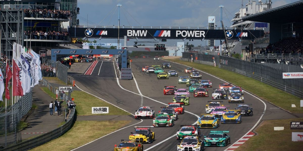 Șofer decedat într-o cursă de la Nurburgring, unde a concurat Max Verstappen