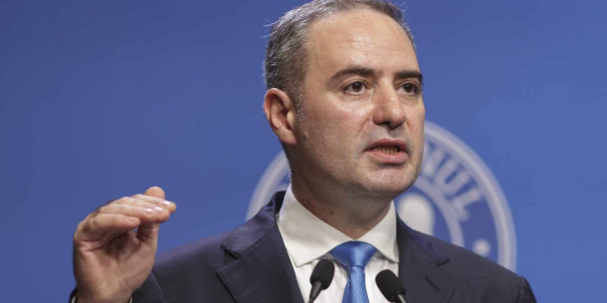 Ministrul atrage atenția: Criza politică costă. Evităm prăpastia