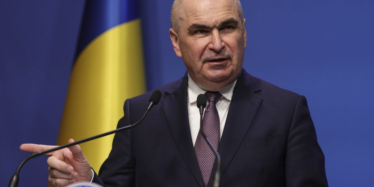 Bolojan, singur la guvernare. LIVE la radio, despre sinecuri și exemple