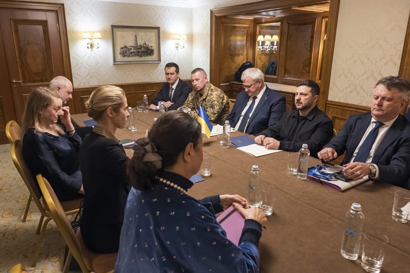 UE direcționează 1,4 miliarde de euro către Ucraina, din profiturile activelor rusești imobilizate Uniunea Europeană va transfera Ucrainei 1,4 miliarde de euro, fonduri provenite din profiturile excepționale generate de dobânzile aferente activelor Băncii Centrale a Rusiei, blocate în urma sancțiunilor impuse de UE