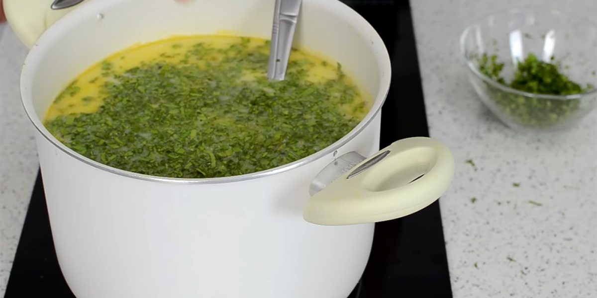 Condimentul FATAL pentru ciorba de miel: Ce NU trebuie să pui, niciodată