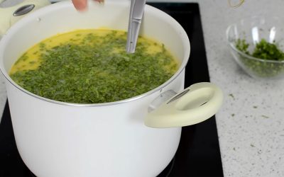 Condimentul FATAL pentru ciorba de miel: Ce NU trebuie să pui, niciodată