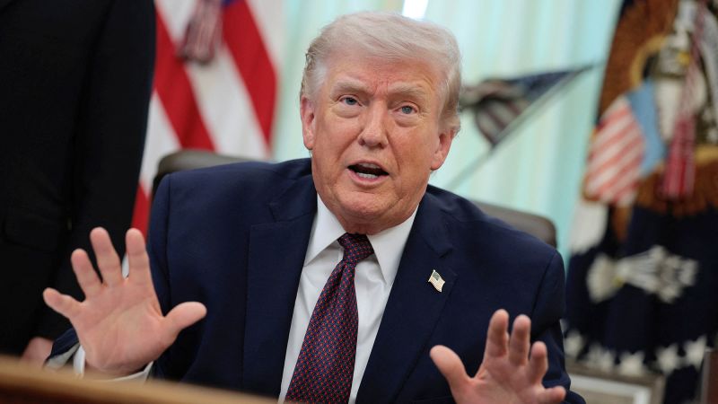 Trump, despre Iran: „Nu avem răbdare să luăm petrolul” WASHINGTON – Fostul președinte al Statelor Unite, Donald Trump, a sugerat miercuri că americanii nu ar avea răbdare pentru o eventuală confiscare a petrolului iranian