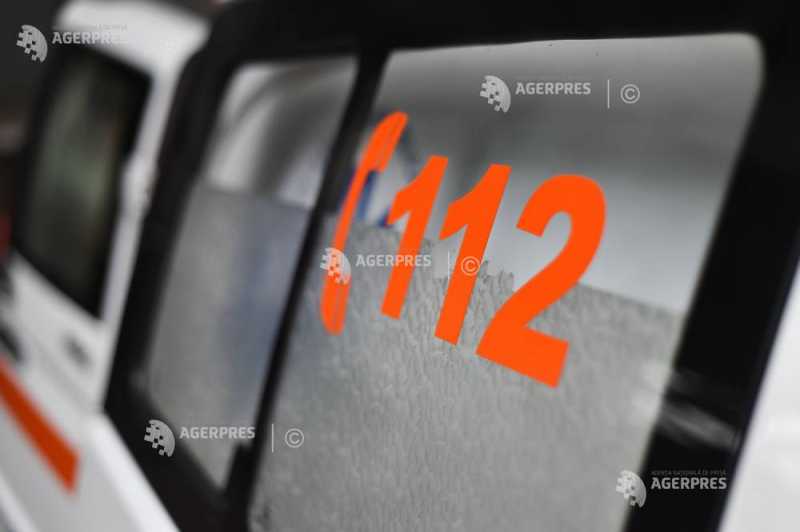 Un copil a murit după ce a căzut de la etajul al patrulea al unui bloc din Pitești, luni