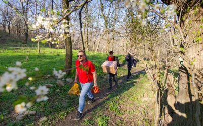 Sute de pachete cu alimente și produse de strictă necesitate au ajuns la familiile și vârstnicii din munții BUZĂULUI, grație unei campanii umanitare desfășurate de CarpathianRescue4x4 NEHOIU