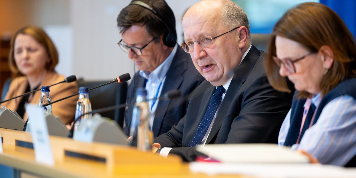 Comisarul european cere armament pentru UE: Rusia, depășită!