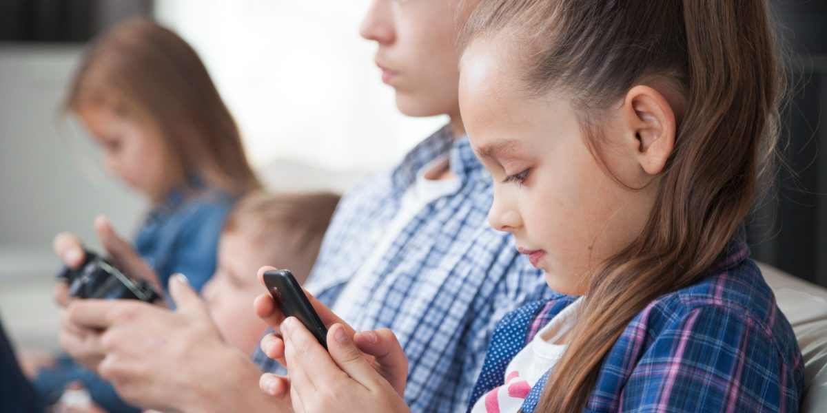 Majoritatea copiilor din Australia, dependenți de rețelele sociale