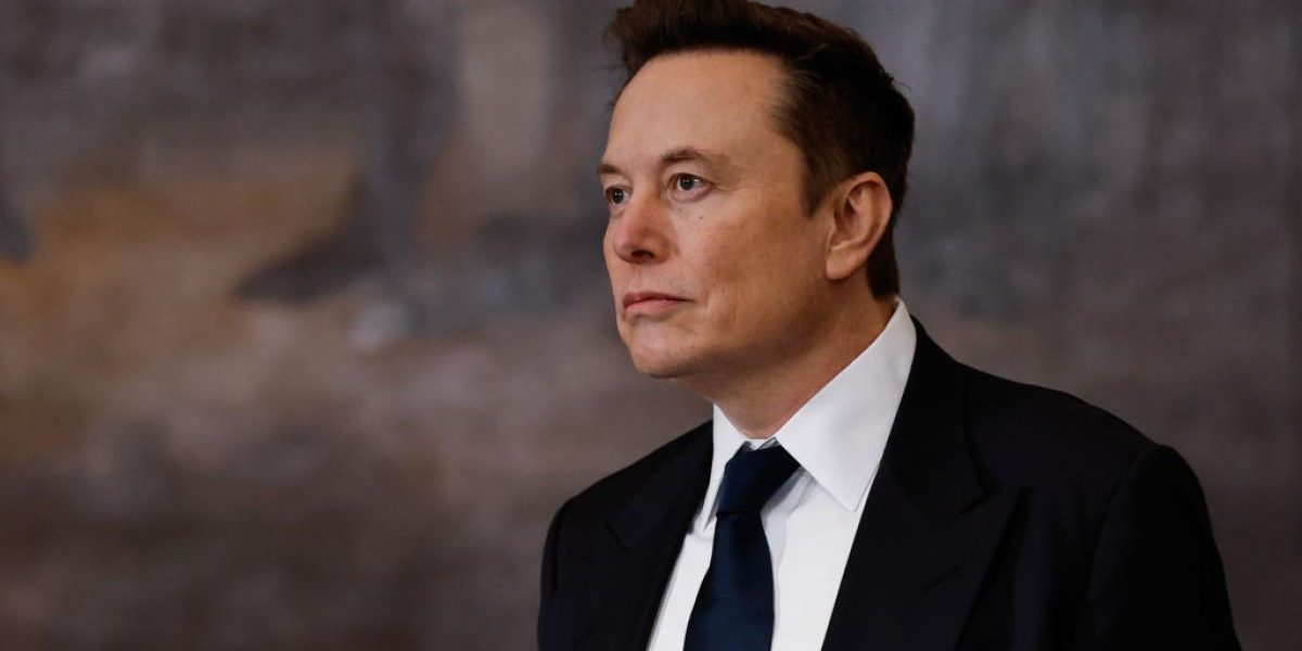 Muncă de acasă de 260$ pe zi: Elon Musk angajează în Europa pentru Grok