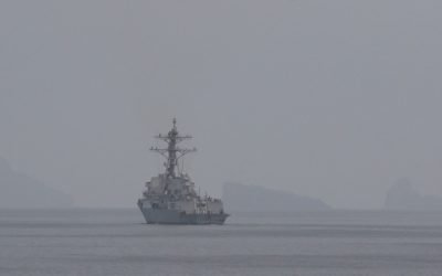 Iranul amenință navele SUA: Tensiuni explozive în Strâmtoarea Hormuz