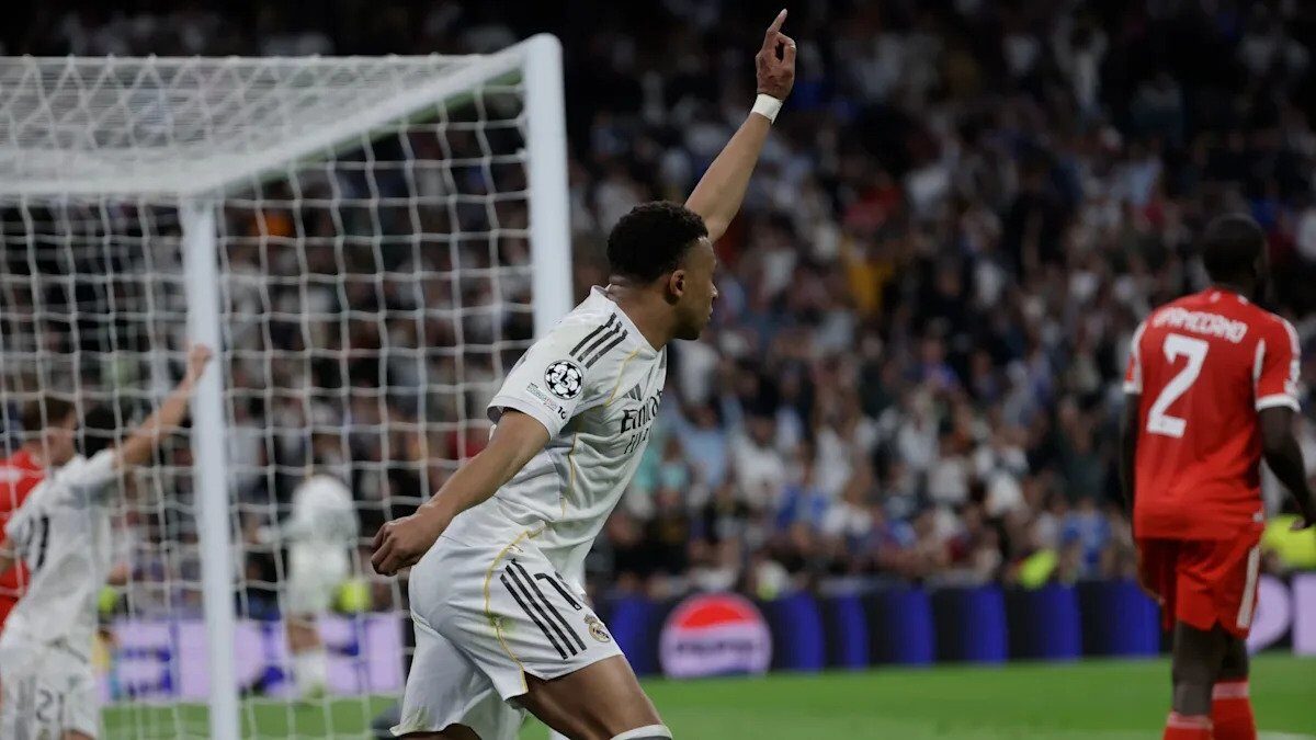 Real Madrid, învinsă pe teren propriu de Bayern Munchen în Liga Campionilor Real Madrid a suferit o înfrângere surprinzătoare pe teren propriu, scor 2-1, în fața celor de la Bayern Munchen, într-un meci tensionat din Liga Campionilor