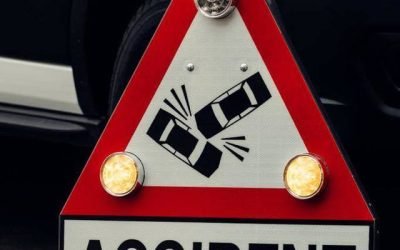 Un bărbat rănit, după ce un șofer beat l-a izbit într-un zid Un accident rutier grav a avut loc joi seară, în Ocnele Mari, județul Vâlcea, lăsând un bărbat rănit și un altul, aflat sub influența alcoolului, în atenția autorităților