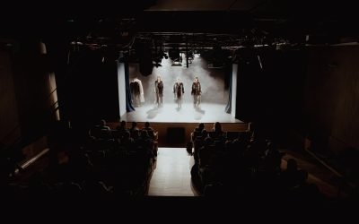 Protest față de planurile de reorganizare a instituțiilor de cultură din București Oameni de cultură și angajați din instituțiile subordonate Consiliului General al Municipiului București (CGMB) protestează împotriva proiectului de înființare a Direcției Generale Arte și Evenimente Urbane, care prevede desființarea mai multor instituții publice de cultură