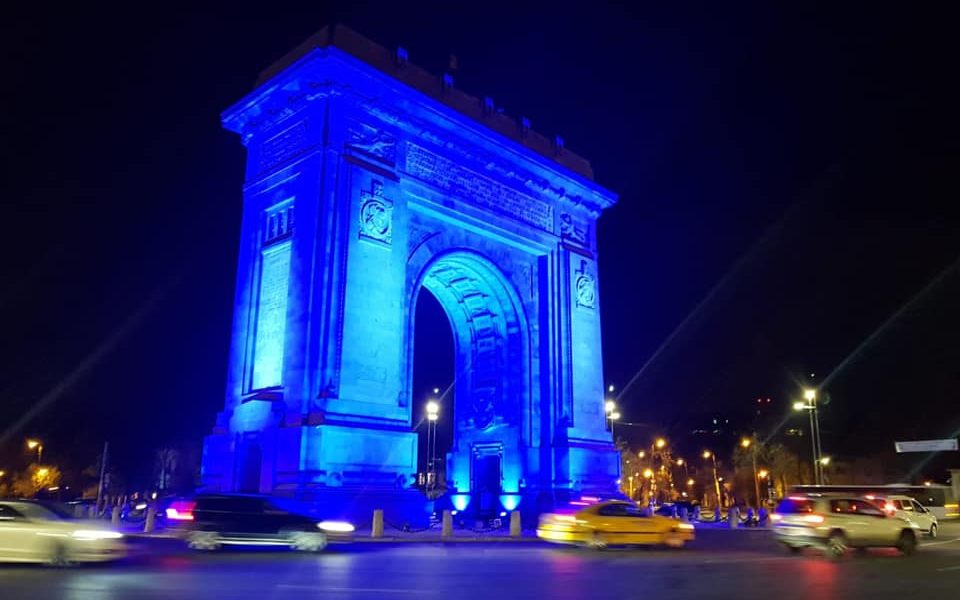 Clădiri emblemă din Capitală, iluminate în albastru de Ziua Mondială de Conștientizare a Autismului Mai multe clădiri importante din București vor fi iluminate în albastru, începând de astăzi, 2 aprilie, de la ora 22:00, pentru a marca Ziua Mondială de Conștientizare a Autismului