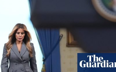 Melania Trump dezminte orice legătură cu Jeffrey Epstein Fosta Primă Doamnă a Statelor Unite, Melania Trump, a negat public orice relație cu controversatul Jeffrey Epstein și cu complicea acestuia, Ghislaine Maxwell