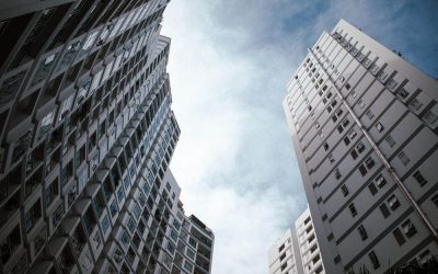 Prețurile locuințelor continuă să urce în marile orașe, dar numărul tranzacțiilor scade București – Piața imobiliară din România pare să traverseze o perioadă de recalibrare, cu prețuri în creștere în principalele centre urbane, dar cu un număr de tranzacții în scădere în unele zone