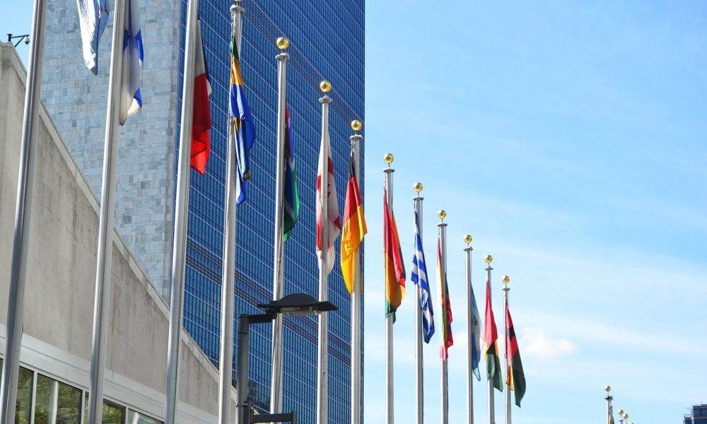 Consiliul de Securitate ONU Amână Votul Crucial pe Situația din Strâmtoarea Ormuz NEW YORK – Votul Consiliului de Securitate al Organizației Națiunilor Unite (ONU) asupra unei rezoluții privind utilizarea forței pentru redeschiderea Strâmtorii Ormuz a fost amânat de vineri pentru cel puțin sâmbătă, potrivit Deutsche Welle (DW)