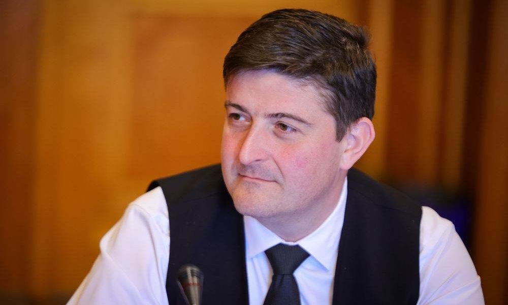 Un nou proiect de lege propus de deputatul ALEXANDRU DIMITRIU ar putea schimba modul în care șoferii sunt sancționați pentru lipsa permisului de conducere sau a certificatului de înmatriculare