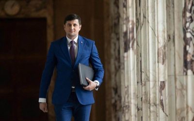 CONTRACT PENTRU UN TRONSON AL AUTOSTRĂZII A8, ATRIBUIT UNEI COMPANII SPANIOLE Compania spaniolă FCC Construccion a câștigat contractul pentru construcția tronsonului 3 Lețcani – DN24 al Autostrăzii A8, conform unei postări pe Facebook a senatorului LUCIAN RUSU