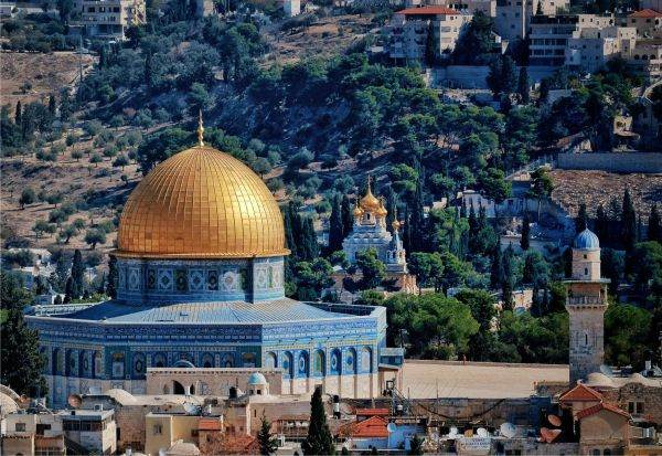 Patriarhia Română a anunțat că Sfânta Lumină de la Ierusalim va fi adusă în România sâmbătă, de Paște, printr-un zbor special