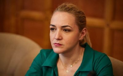 Cynthia Păun, dură cu panourile pro-naștere din București: „Nedrepte față de femei”